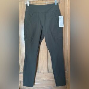 NWT Athleta Headlands hybrid cargo,  size 8